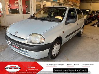  Voir détails -Renault Clio 2 1,2 60 CV // Vitre lectrique / Centra à Harnes (62)