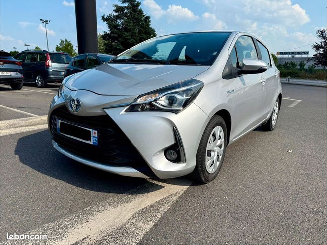 Toyota Yaris hybride iii phase 3 pro 100h france busi Gris de 2020