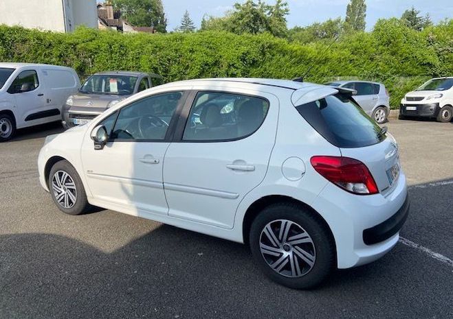 Peugeot 207   HDI 99 G 1.6 L HDI 90 cv  de 2010