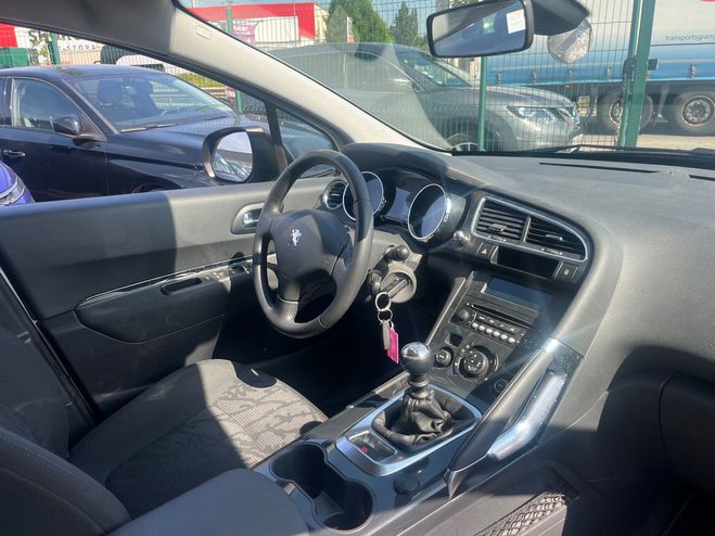 Peugeot 3008 (2) 1.6 HDI 115 ACTIVE Gris de 2012