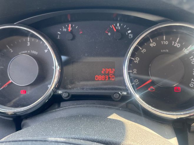 Peugeot 3008 (2) 1.6 HDI 115 ACTIVE Gris de 2012