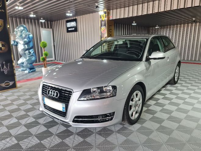 Audi A3 1.6 TDI 105 CV PACK Ambiente * REPRISE P Gris Clair de 2011