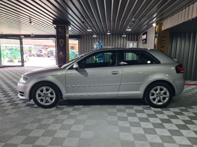 Audi A3 1.6 TDI 105 CV PACK Ambiente * REPRISE P Gris Clair de 2011