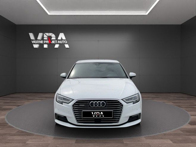 Audi A3 Sportback � 40 e-tron 204ch � S line � L Blanc de 2020