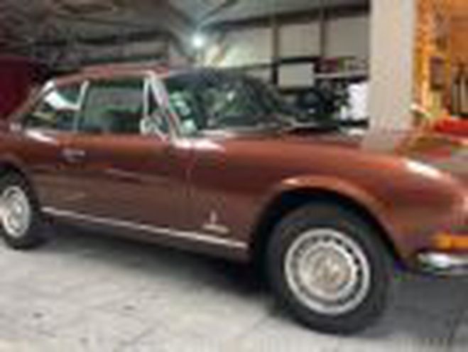 Peugeot 504 COUPE 2.7 V6 TI marron de 1977