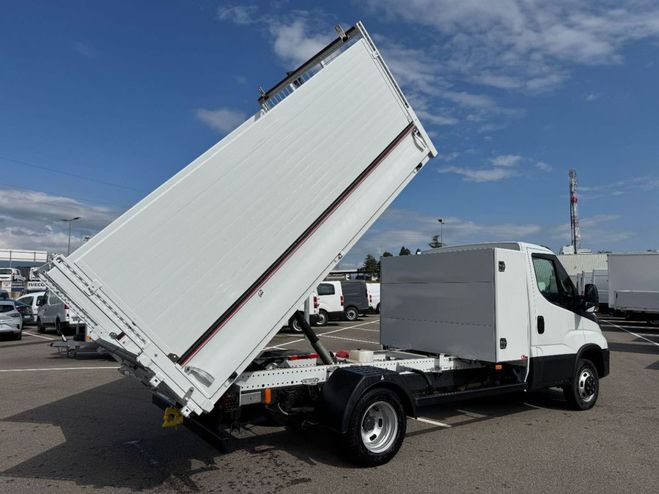 Iveco Daily 35C18 BENNE REHAUSSE Blanc de 2024