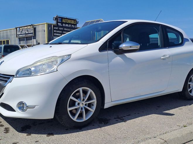 Peugeot 208 1.2 VTi 82 cv ACTIVE MOTEUR ENVIRON 300  BLANC de 2013