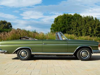  Voir détails -Mercedes 220  à Saint-Marcel-de-Flines (42)
