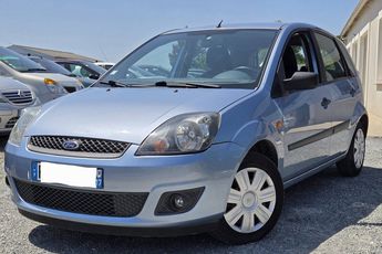  Voir détails -Ford Fiesta III 1.4 TDCi 68ch Ambiente 5p à Saint-Mdard-d'Aunis (17)