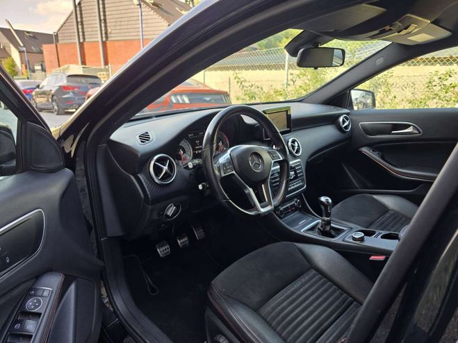 Mercedes Classe A 180 ESSENCE AMG LINE KIT AERO NAVI XENON Noir Mtallis de 
