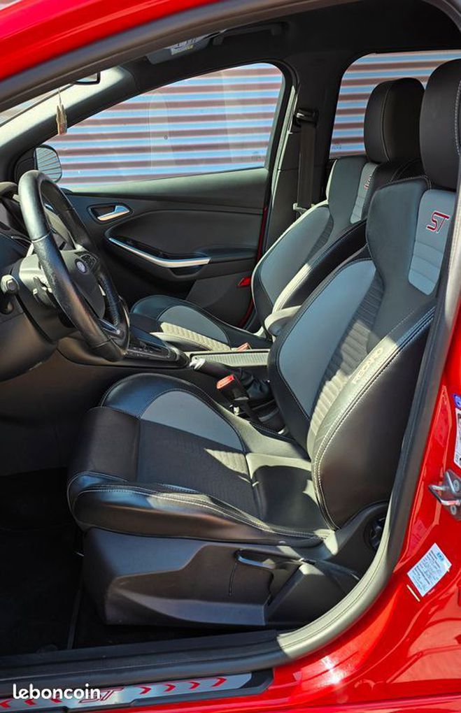 Ford Focus ST SW 2.0 TDCI 185 cv POWERSHIFT Rouge de 2016