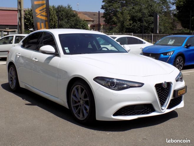 Alfa romeo Giulia 2.2 JTDM 150 super AT8 BVA Blanc de 2017