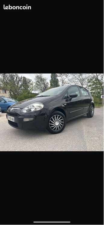  Voir détails -Fiat Grande Punto evo 5 portes 1.3l diesel idal jeune per à Montfermeil (93)