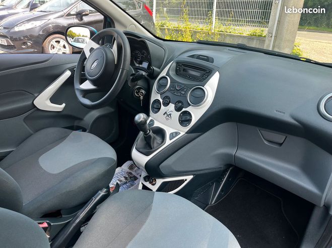 Ford KA 1.2i 70 cv en bon tat Faible KM Bleu de 2016
