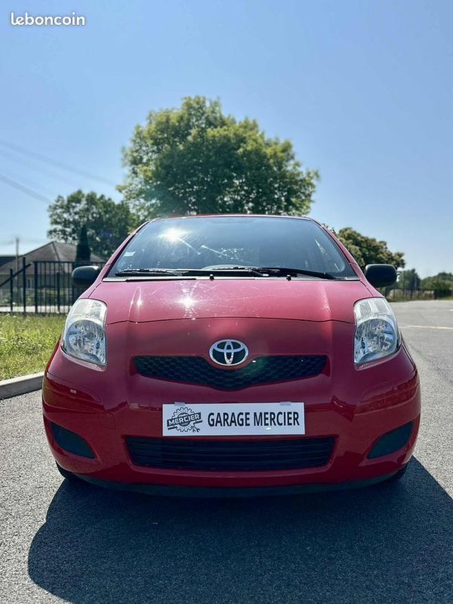 Toyota Yaris II Phase 2 1.0 VVT-i 70ch Rouge de 2010