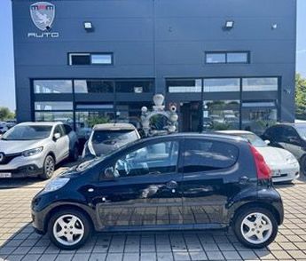  Voir détails -Peugeot 107 1.0E 12V 68CH BLUE LION BLACK & SILVER à Nouvoitou (35)