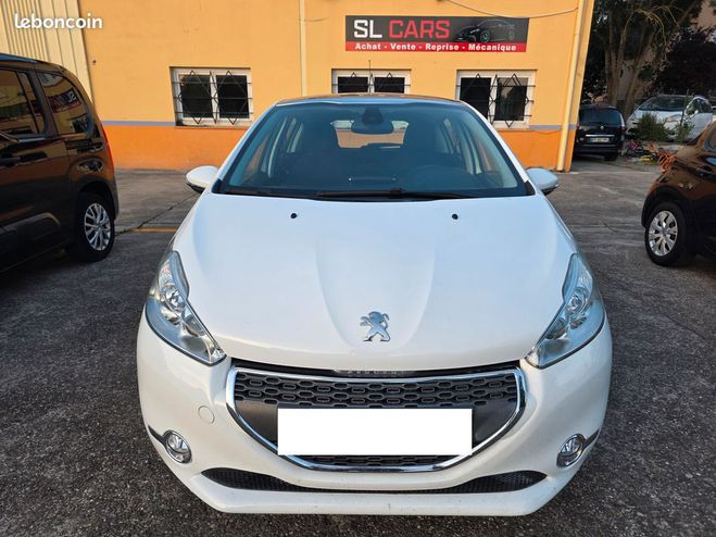 Peugeot 208 1.6l 120ch Allure Blanc de 2012