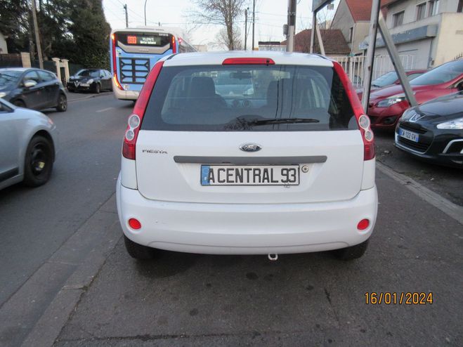 Ford Fiesta Ford Fiesta 1.4 16V 80CH GHIA 5P BLANC de 2008