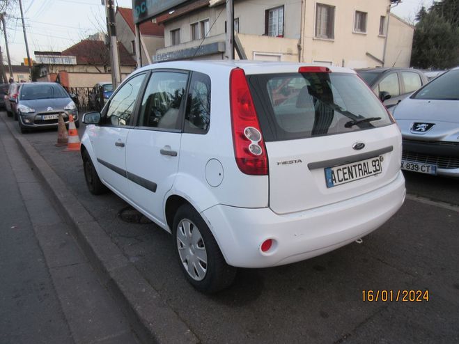 Ford Fiesta Ford Fiesta 1.4 16V 80CH GHIA 5P BLANC de 2008