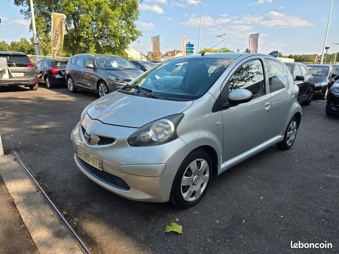 Toyota Aygo 1.0l vvti 68ch Boite Auto 5pts GARANTIE Gris de 2008