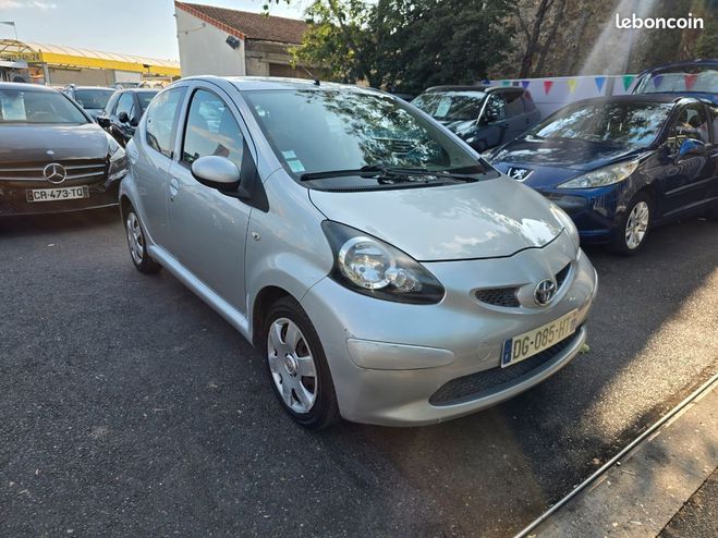 Toyota Aygo 1.0l vvti 68ch Boite Auto 5pts GARANTIE Gris de 2008