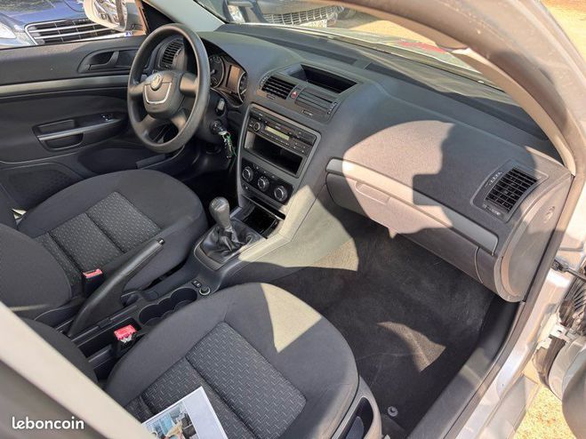 Skoda Octavia Phase 2 1.6 TDI 105CV anne 06-2010 165. Gris de 2010