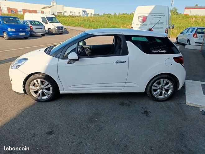 Citroen DS3 1.6 HDi 92 CV FINITION SPORT DISTRIBUTIO Blanc de 2011