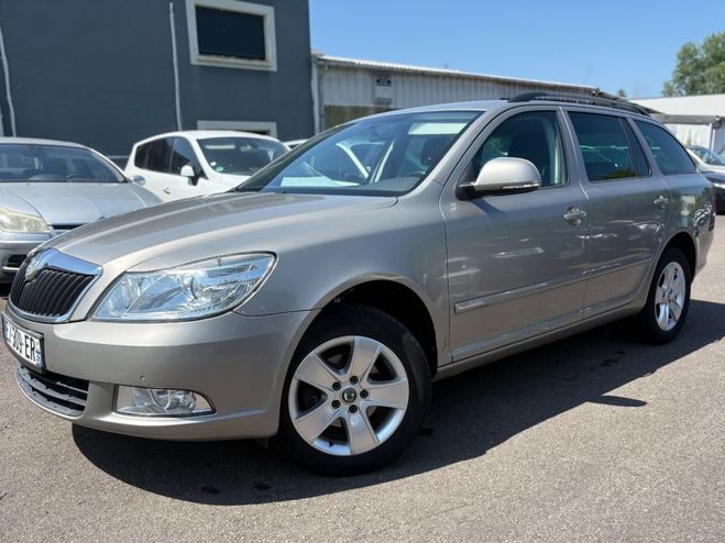 Skoda Octavia BREAK Ambiente 1.6 TDI 16V 105 cv Marron de 2010