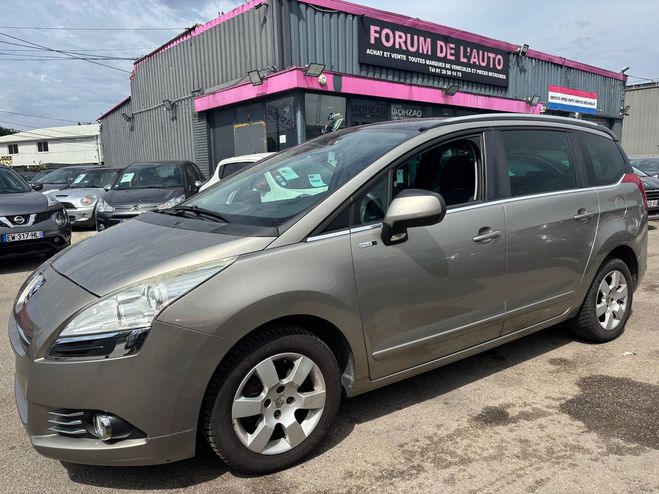 Peugeot 5008 (2) 1.6 HDI 115 STYLE 7PL GPS FULL ENTRE Gris fonc de 2013