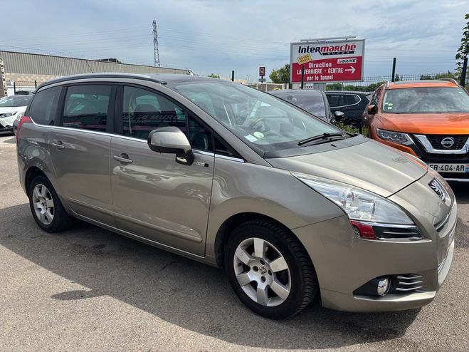Peugeot 5008 (2) 1.6 HDI 115 STYLE 7PL GPS FULL ENTRE Gris fonc de 2013