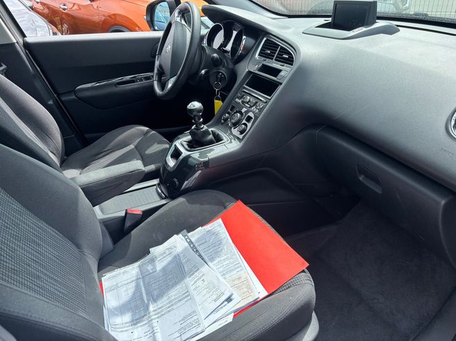 Peugeot 5008 (2) 1.6 HDI 115 STYLE 7PL GPS FULL ENTRE Gris fonc de 2013