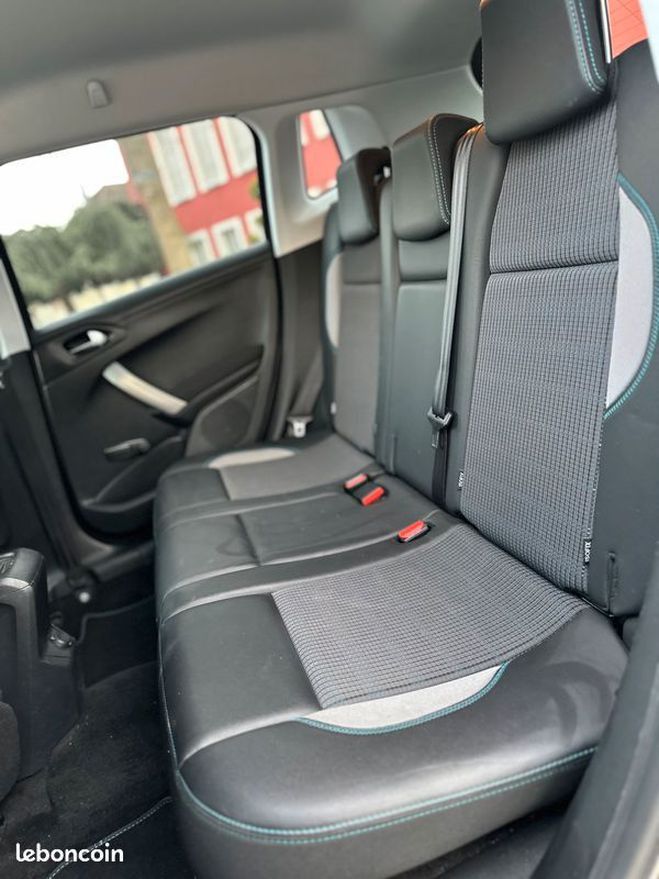 Peugeot 2008 1.6 hdi urbancross Gris de 2015