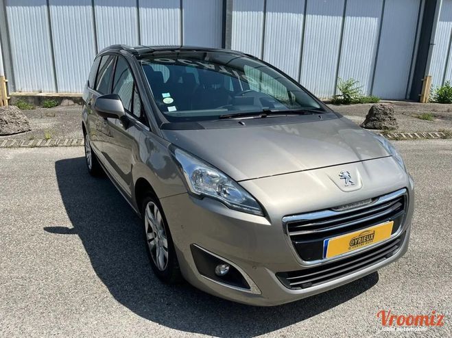 Peugeot 5008 1.6 BLUEHDI 120 ALLURE S&S Gris de 2016
