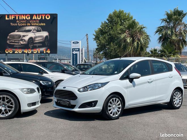 Ford Fiesta 1.0 EcoBoost 100ch Start&Stop Titanium Blanc de 2015