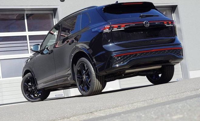 Volkswagen Tiguan R-Line 1.5e Hybrid BlackStyle, Deep Black de 2025