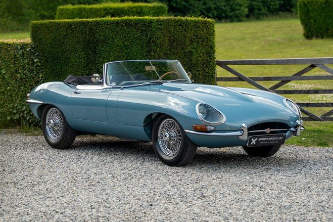 Jaguar E-Type S1 OTS 4.2L - Nuts and bolts Restoration Opalescent Silver Blue de 1965