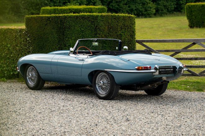 Jaguar E-Type S1 OTS 4.2L - Nuts and bolts Restoration Opalescent Silver Blue de 1965