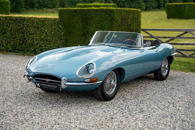 Jaguar E-Type S1 OTS 4.2L - Nuts and bolts Restoration Opalescent Silver Blue de 1965