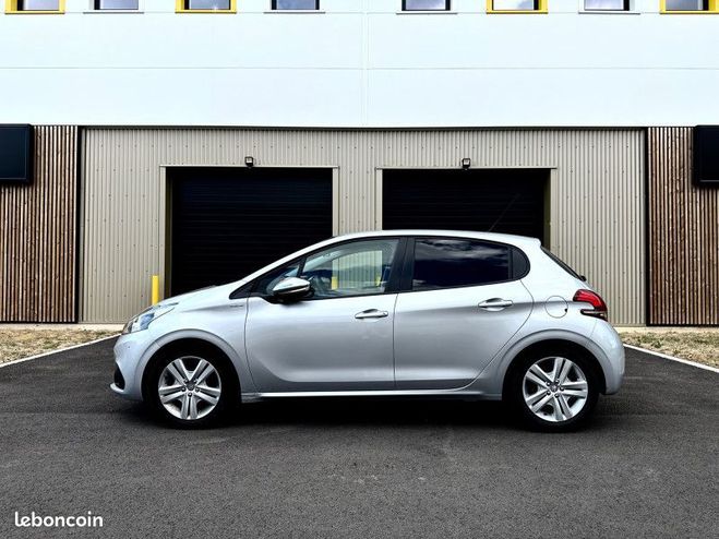 Peugeot 208 1.2 STYLE 82ch 5P 1RE MAIN Gris de 2017