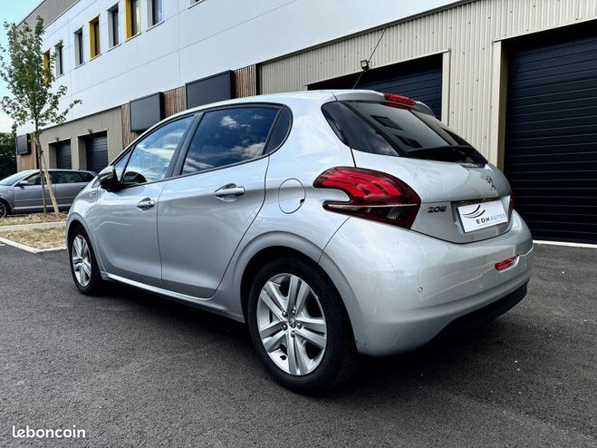 Peugeot 208 1.2 STYLE 82ch 5P 1RE MAIN Gris de 2017