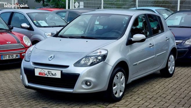 Renault Clio III 1.5 DCI 90CH DYNAMIQUE TOMTOM 5P Gris de 2011