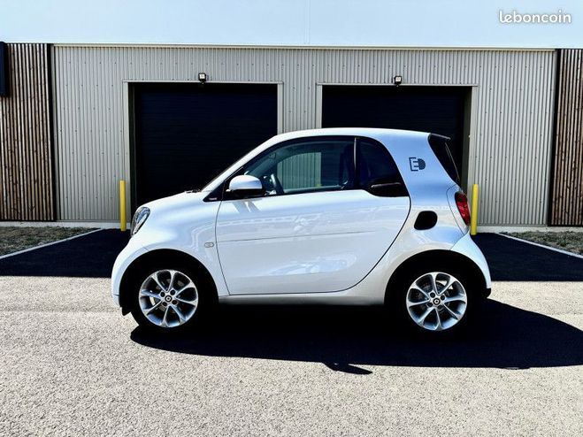 Smart Fortwo COUPE ELECTRIQUE 82CH PASSION Blanc de 2017