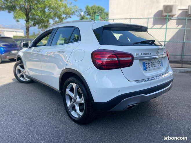 Mercedes Classe GLA Classe 200 d 136ch Sensation 4Matic 7G-D Blanc de 2017