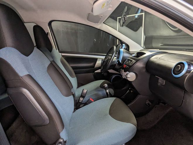 Toyota Aygo 1.0 VVT-i 68ch Dynamic 3p / Garantie 12  GRIS de 2013