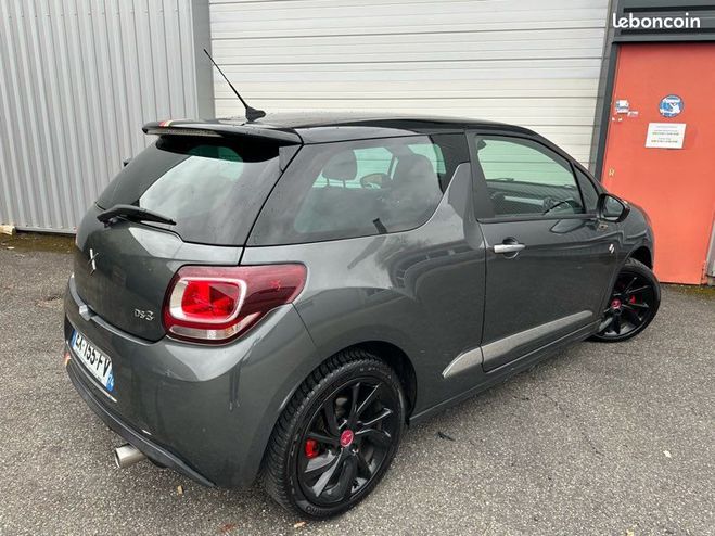 Citroen DS Citroen DS 3 (2) 1.2 puretech 110 performance line Gris de 2017