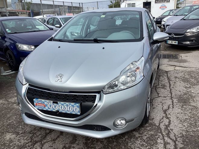 Peugeot 208 1.4 HDI Active Argent Mtallis de 2012