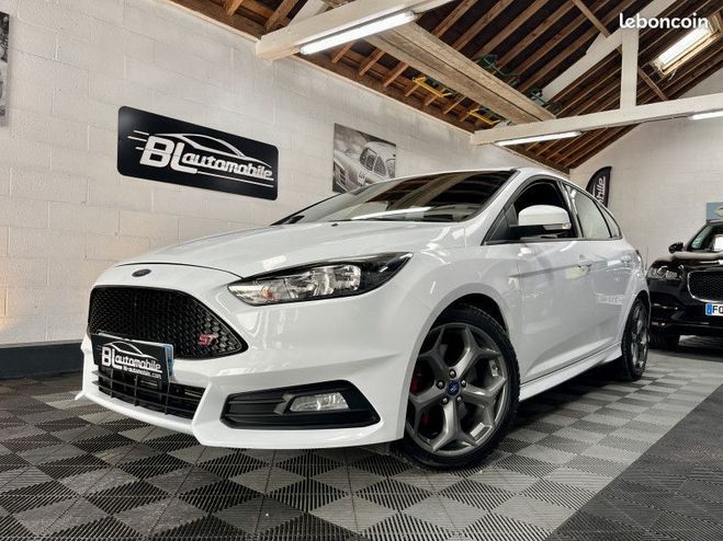 Ford Focus 2.0 ECOBOOST 250CH STOP&START ST Blanc de 2015