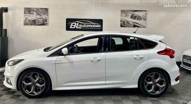 Ford Focus 2.0 ECOBOOST 250CH STOP&START ST Blanc de 2015