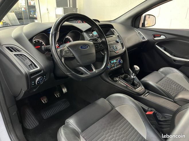 Ford Focus 2.0 ECOBOOST 250CH STOP&START ST Blanc de 2015