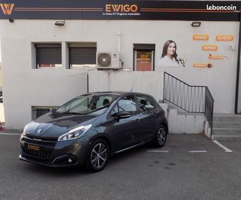  Voir détails -Peugeot 208 1.2 PureTech 82ch 5p Toit Pano Clim Auto à Nmes (30)